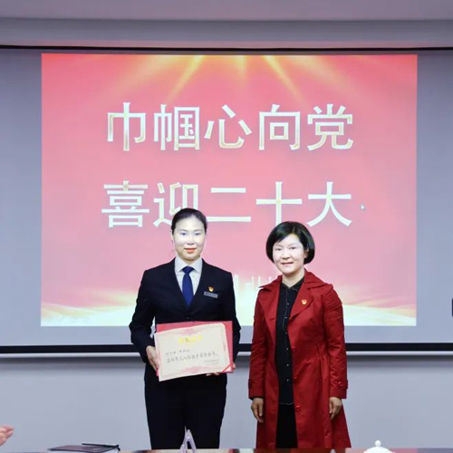 市婦聯(lián)、市總工會(huì )領(lǐng)導來(lái)集團授牌公交巾幗事業(yè)再迎盛事