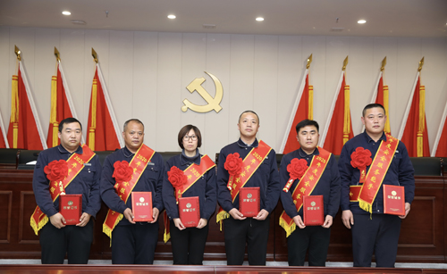 0203 安全服務(wù)能手從左至右依次為 黨萬(wàn)超、朱學(xué)民、任興芳、王琳汝、周冬偉、王須波.jpg