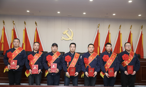 0202  標兵從左至右依次為 苗田、尤建鵬、劉德斌、褚聰偉、王占峰、解偉強、馬群藝.jpg